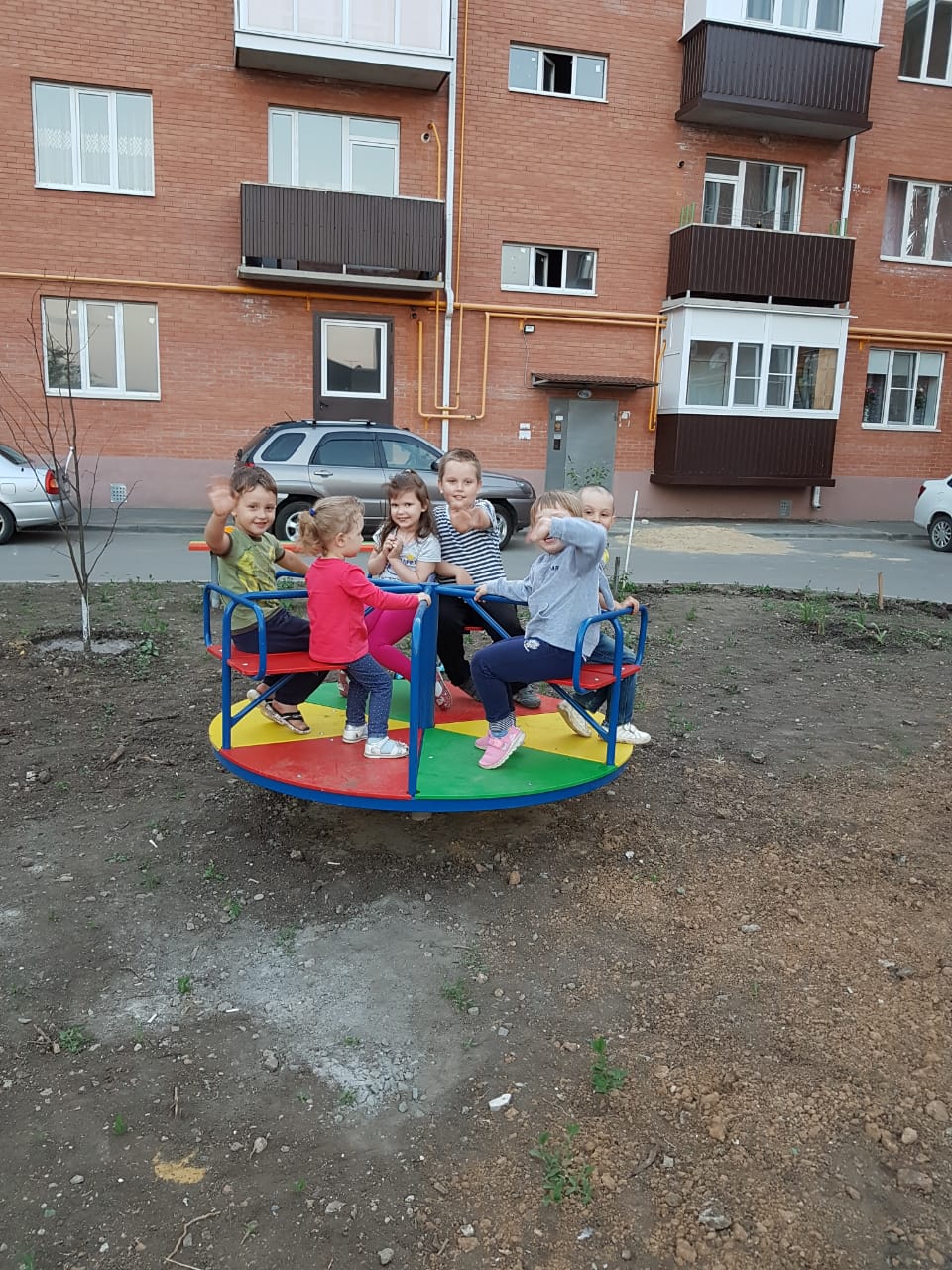 Детская игровая площадка в городе Зернограде Ростовской области