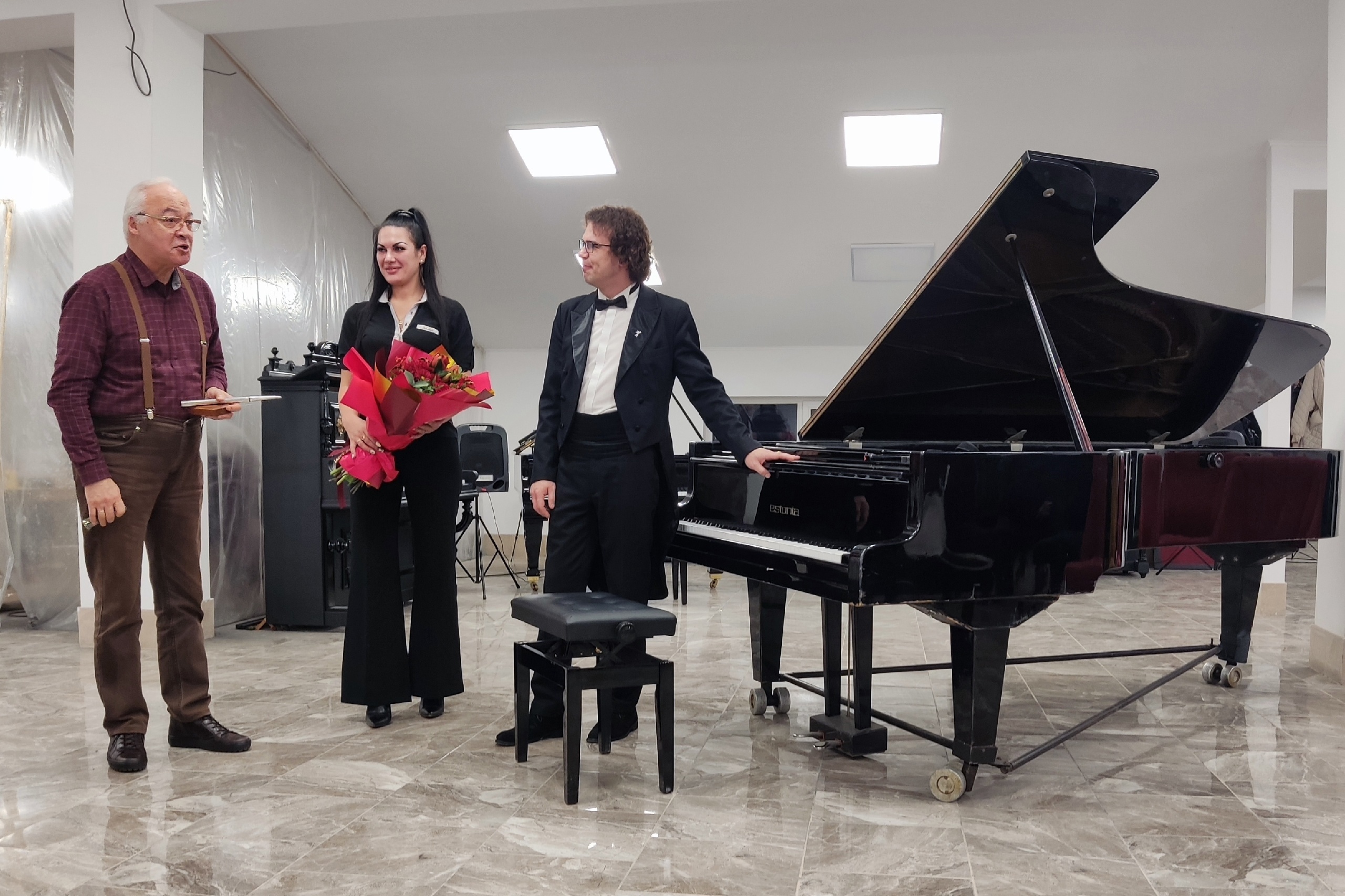 Народный артист России, симфонический дирижер Мурад Аннамамедов, Миссис Россия - Мария Иванова и известный российский пианист и композитор, лауреат международных конкурсов - Алексей Таланов.