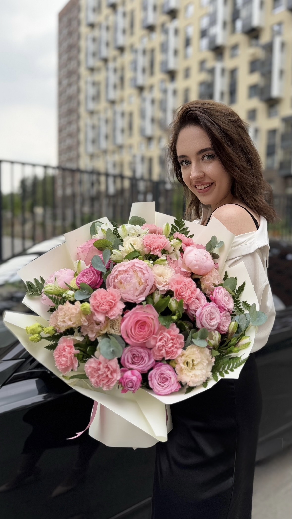 Если Вам нужна помощь с выбором, мы ответим на все вопросы и предложим лучшие сезонные цветы +7-985-571-72-81