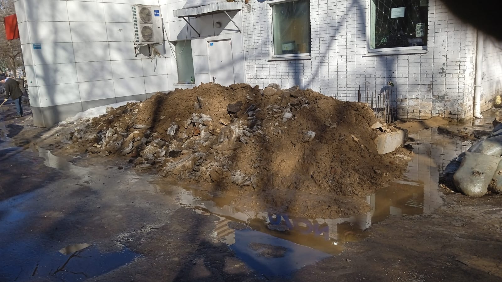 Вывоз грунта контейнерами