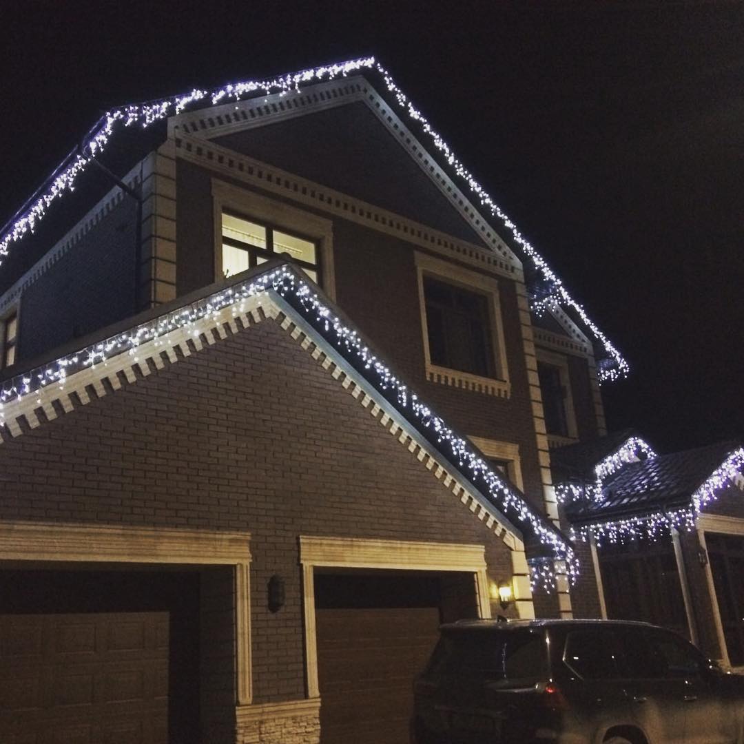 Светодиодная подсветка фасада частного дома к Новому году