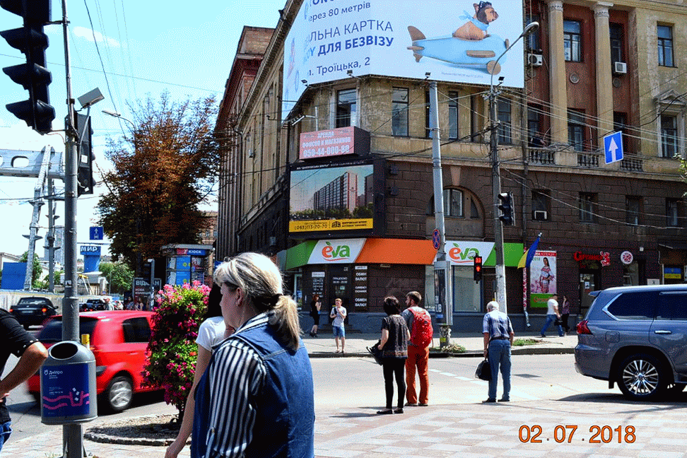 Реклама ЖК Днепровская Брама на видеоборде по ул.Короленко