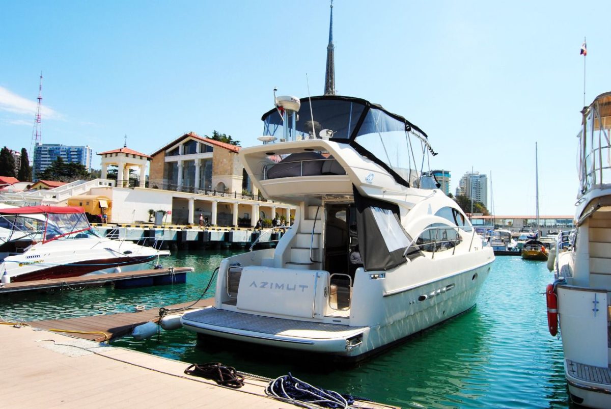 Яхта в Сочи