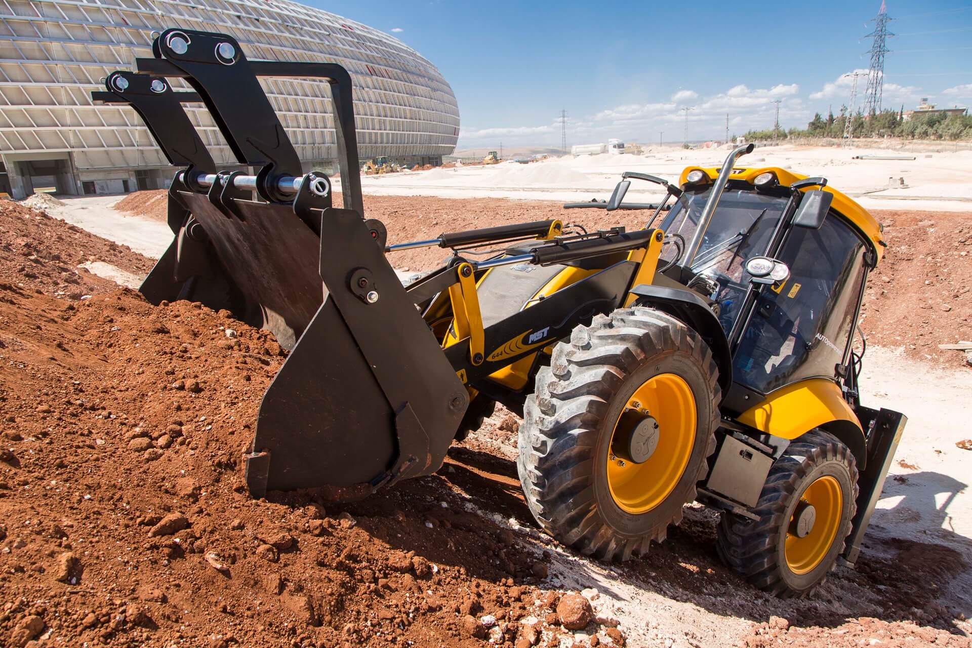 услуги экскаватора-погрузчика