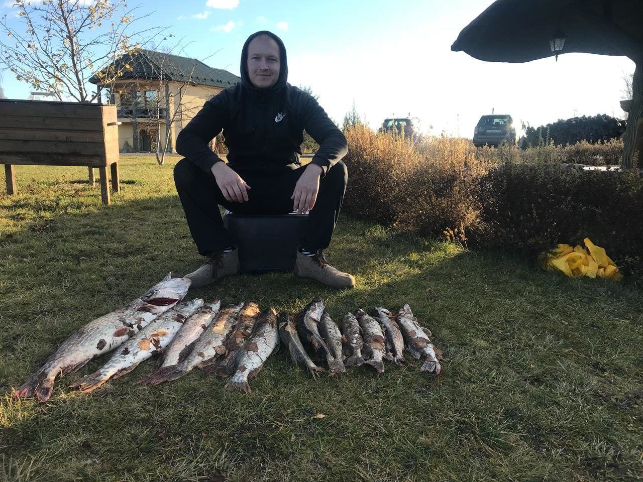 Водохранилище серебряная чаша первомайское. Бисеровское озеро рыбалка. Платная рыбалка в подмосковье. Рыбалка на форель. Рыбалка в подмосковье.