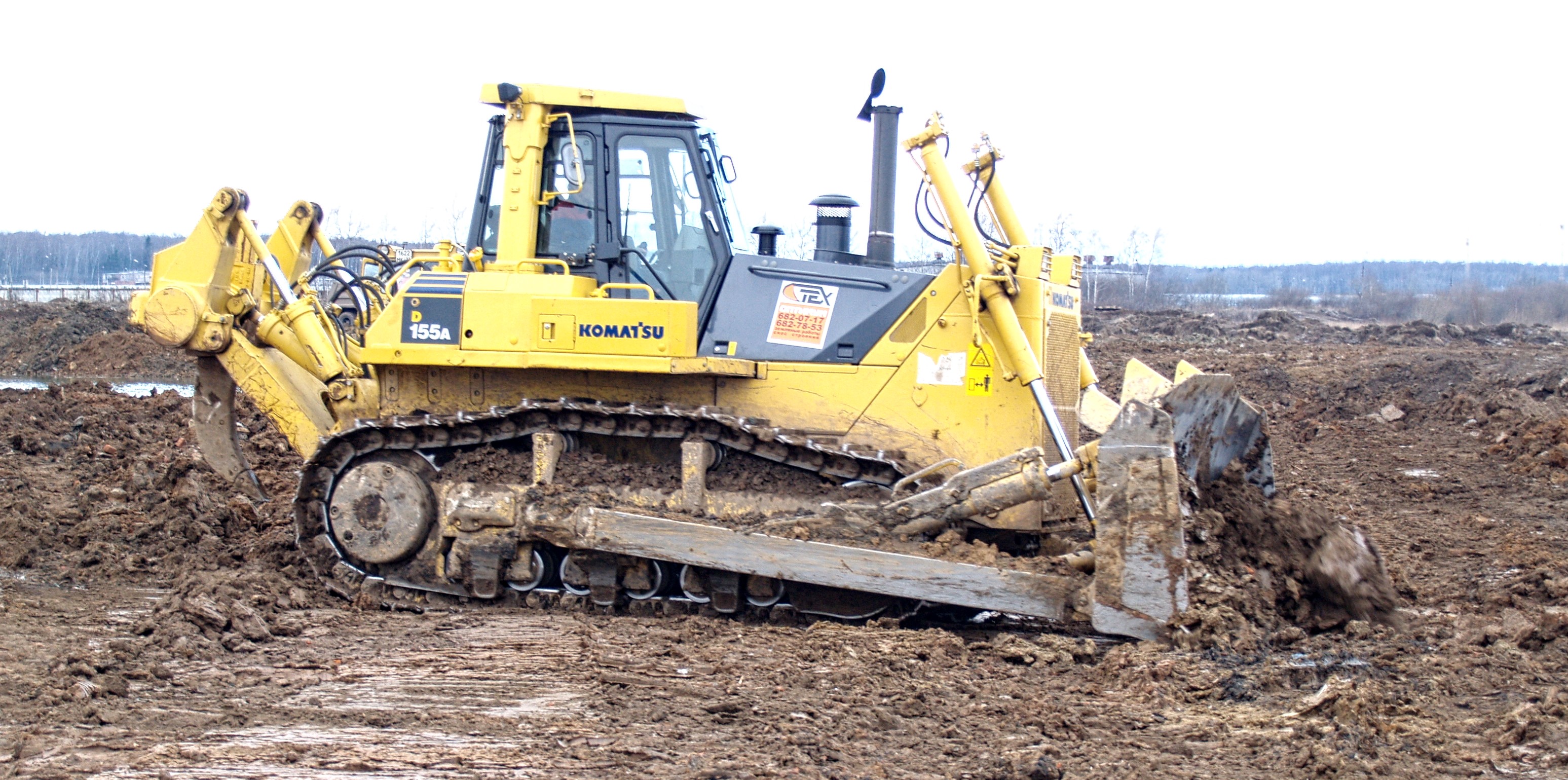 Калуга бульдозера. Бульдозер Комацу 155. Подводный бульдозер Komatsu d155w. Бульдозеры Комацу 155 Ах в роботе. Землеройные работы.