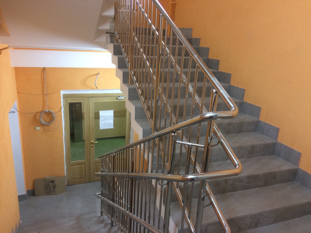 Перила для лестницы в детскую поликлинику
