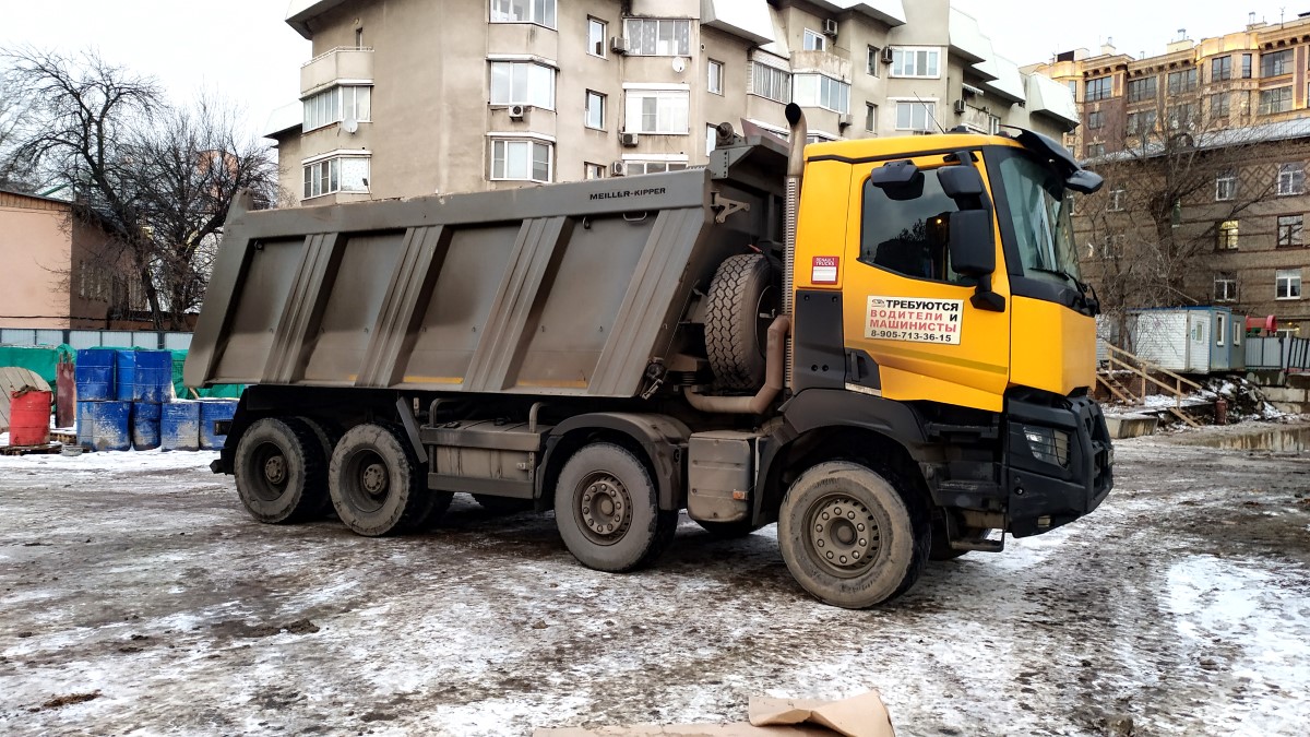 Водитель работа самосвал уфа. Рено самосвал. Работа на самосвале. Требуются самосвалы для работы. Фото самосвалов в работе.