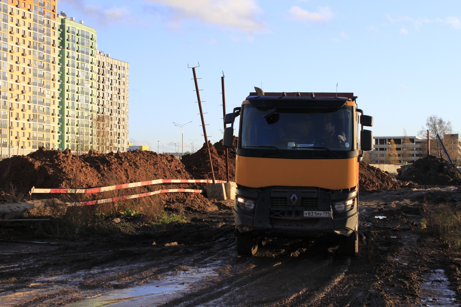 Компания Техоптимум-разработка котлована и вывоз грунта.
Cамосвал RENAULT K 440 компании Техоптимум.
www.tehoptimum.ru