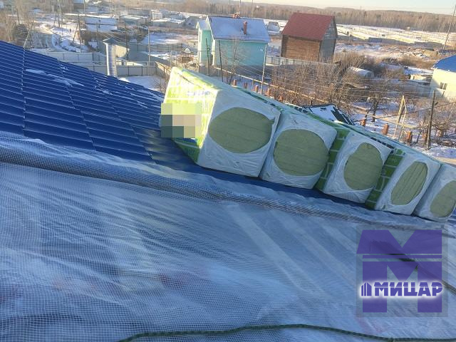 Этап капитального ремонта кровли из металлочерепицы