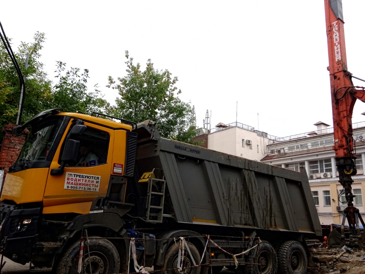 Компания Техоптимум-земляные работы.
Cамосвал RENAULT K 440 компании Техоптимум.
Разработка котлована и вывоз грунта.
Снос и демонтаж зданий и сооружений.
Благоустройство территории. Компания Техоптимум-земляные работы.
Cамосвал RENAULT K 440 компании Техоптимум.
Разработка котлована и вывоз грунта.
Снос и демонтаж зданий и сооружений.
Благоустройство территории.