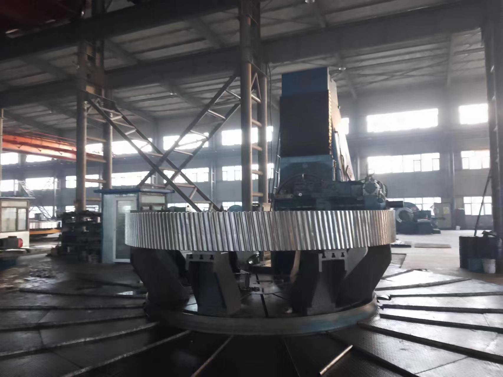 Зубчатый вен
Материал: 42CrMo4, 35CrMo, 34CrNiMo, 40CrNiMo, ZG35, ZG45 Изготовление согласно чертежам клиента.

    Размеры :диаметр100mm-14000mm

    Модуль : M2.5-M60          Твердость : 150-350HB