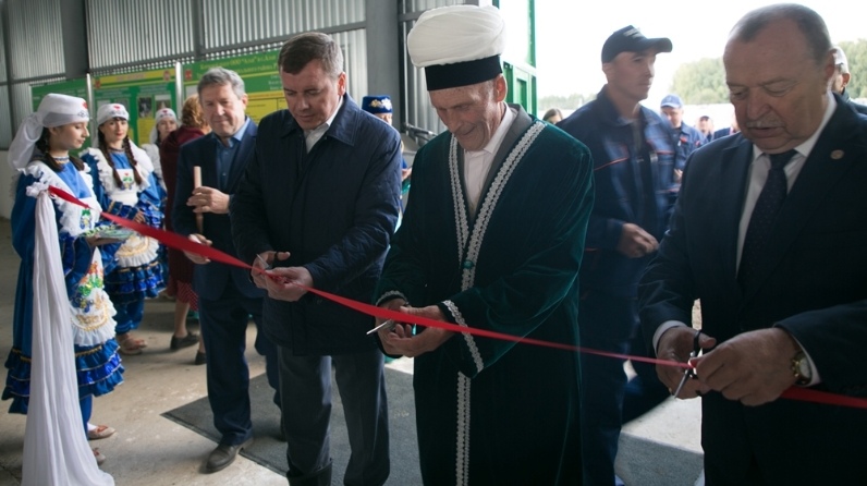 В открытии кормоцеха приняли участие: заместитель премьер-министра РТ – министр сельского хозяйства и продовольствия Татарстана Марат Зяббаров В открытии кормоцеха приняли участие: заместитель премьер-министра РТ – министр сельского хозяйства и продовольствия Татарстана Марат Зяббаров