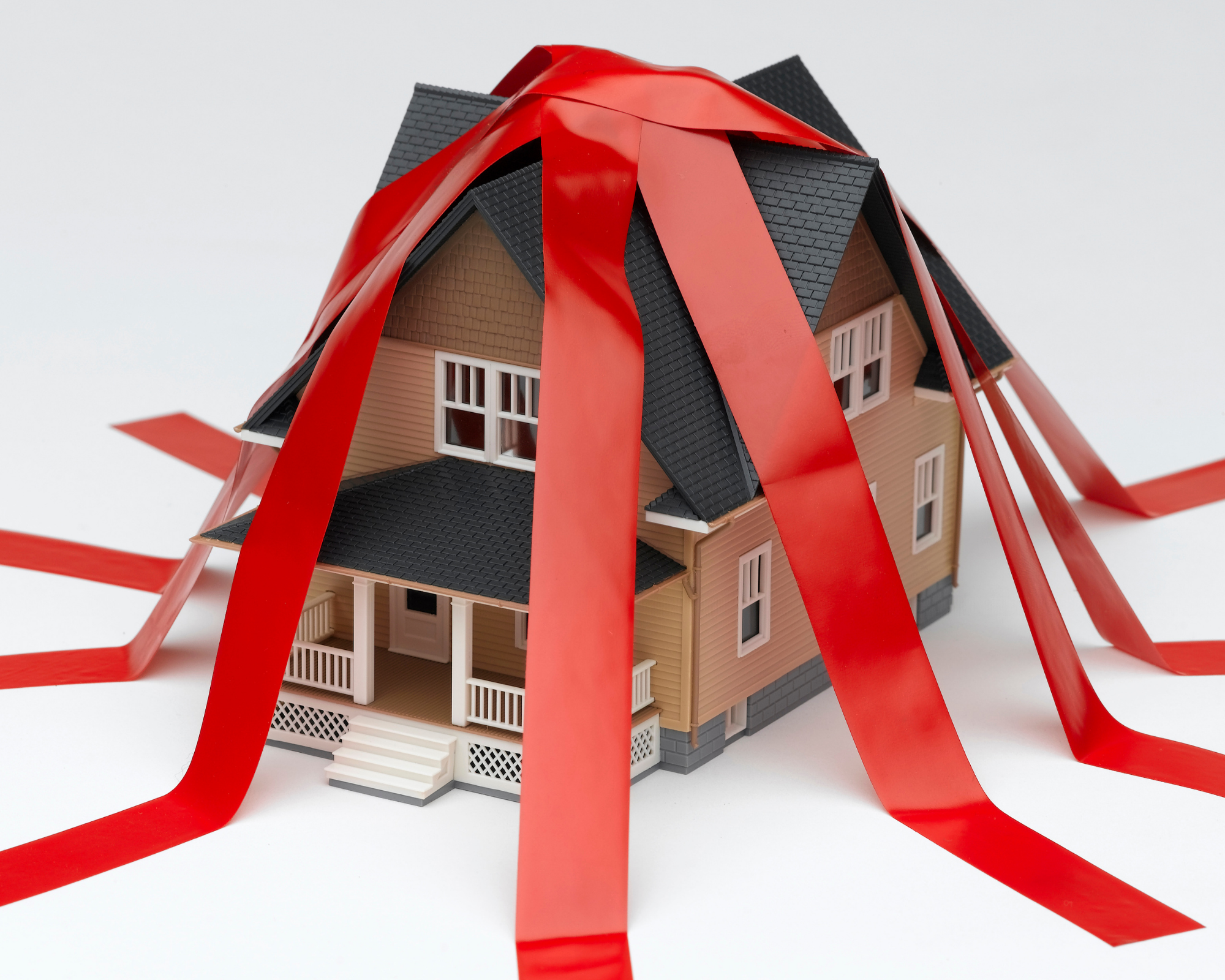 Красный дом. Красный дом морриса, уильям уэбб,. Крункер красный дом. Домик красный высокий. Ярко красный дом.