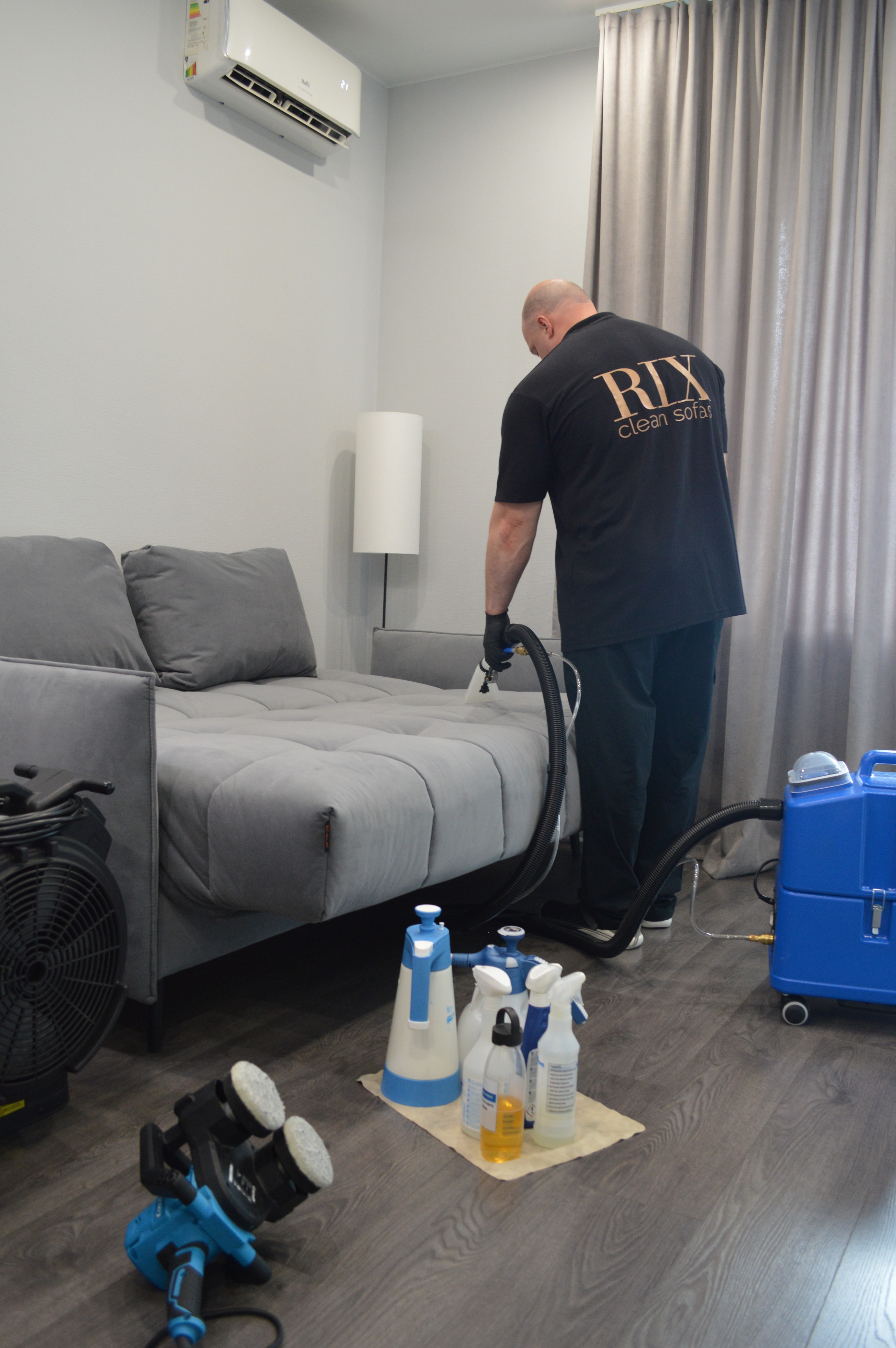 Выездная химчистка диванов в Екатеринбурге "RIX"