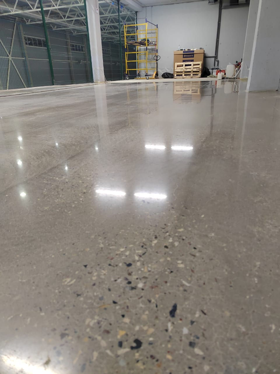 Восстановление бетонных и полимерных промышленных полов