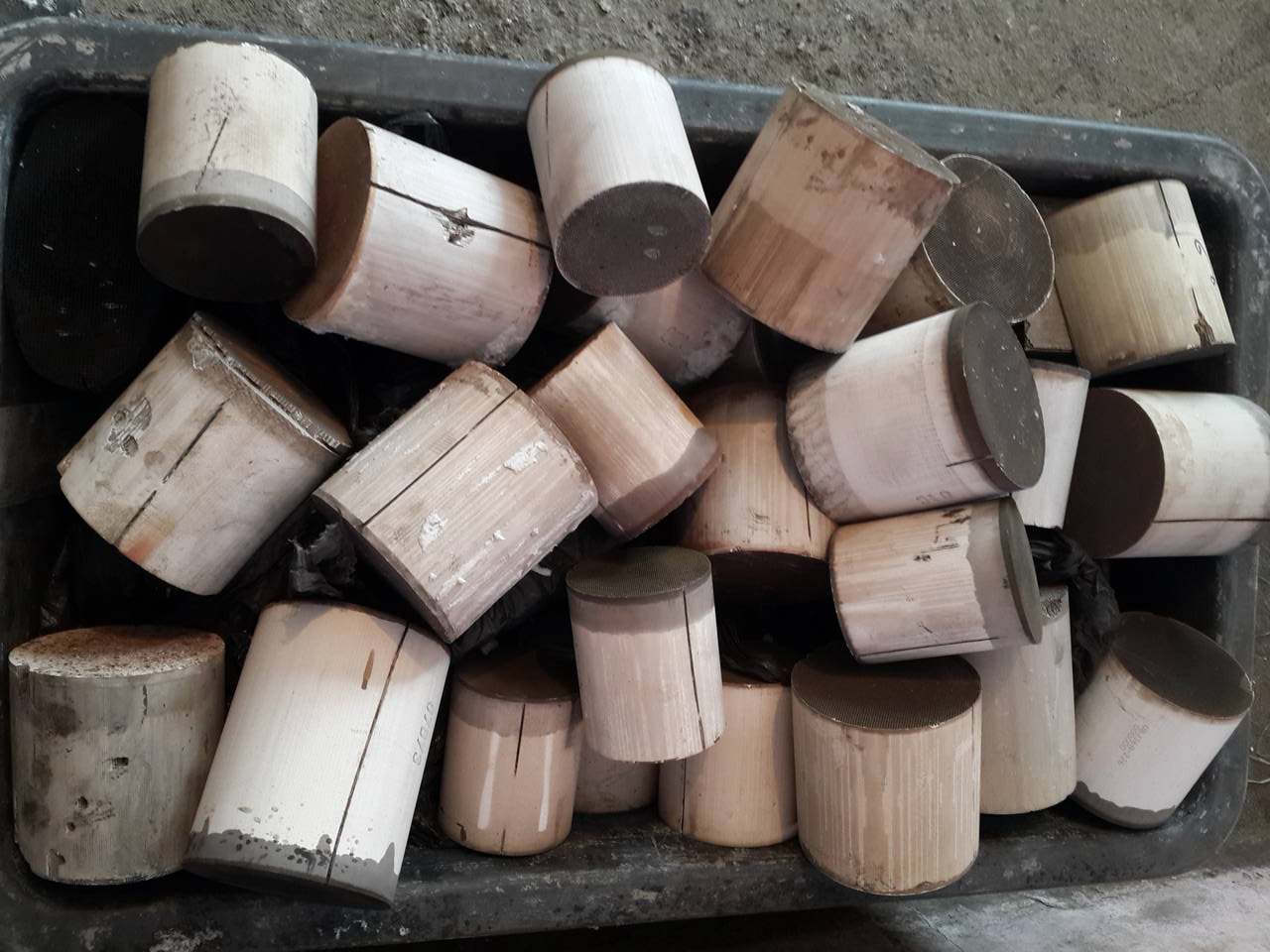 Приём, скупка б/у катализаторов. ЦЕНЫ на промышленные: 0 - 300 000 руб/кг, на автомобильные б/у катализаторы: 1000 - 181 000 руб/кг, Приём по экспресс-анализу, попадутся лучше - возьмём дороже!