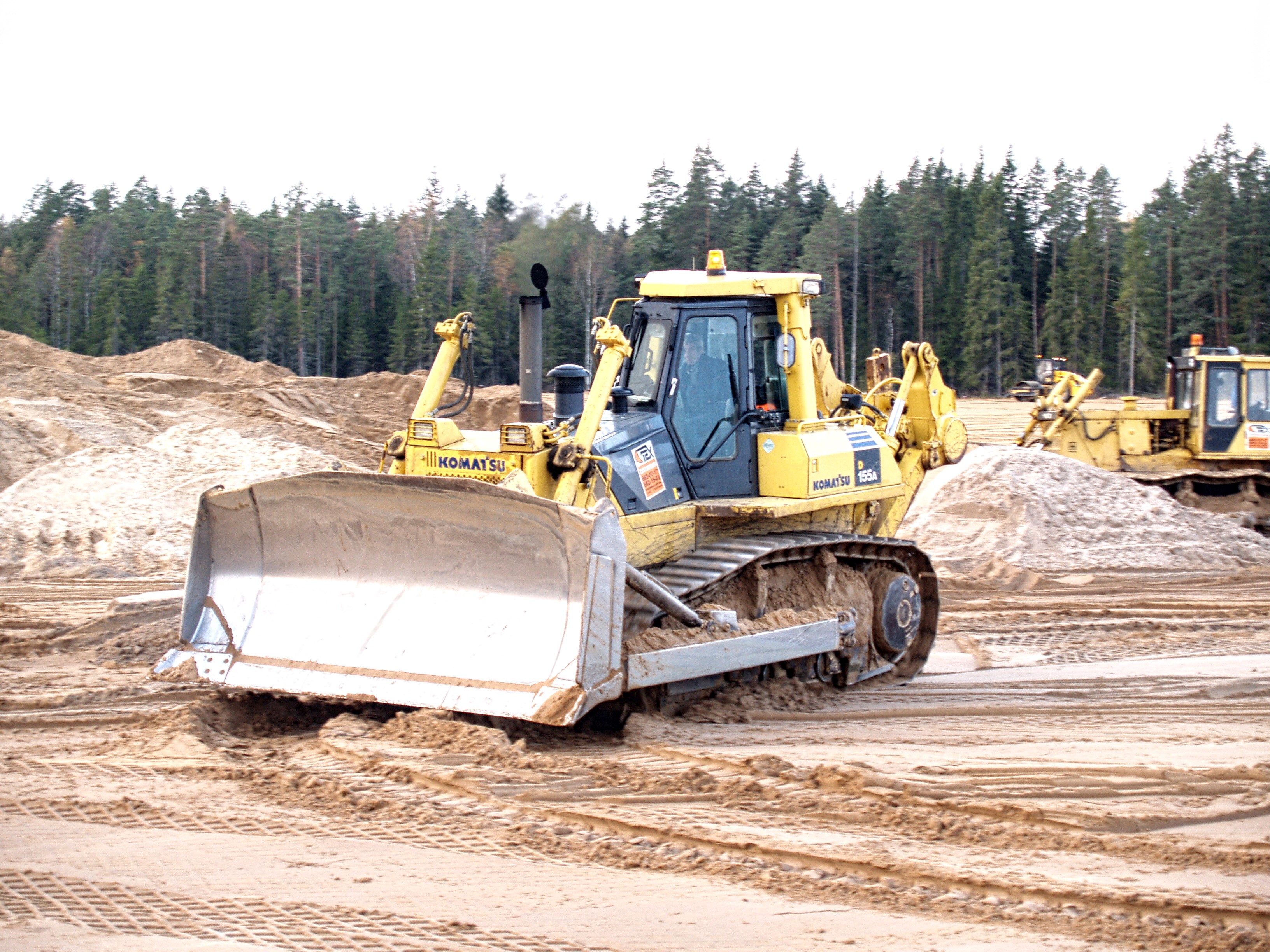 Бульдозер 2020. Бульдозер Komatsu d155a-5. Бульдозеры комоцу 155. Бульдозер Komatsu d155a-1. Земляные работы бульдозером.