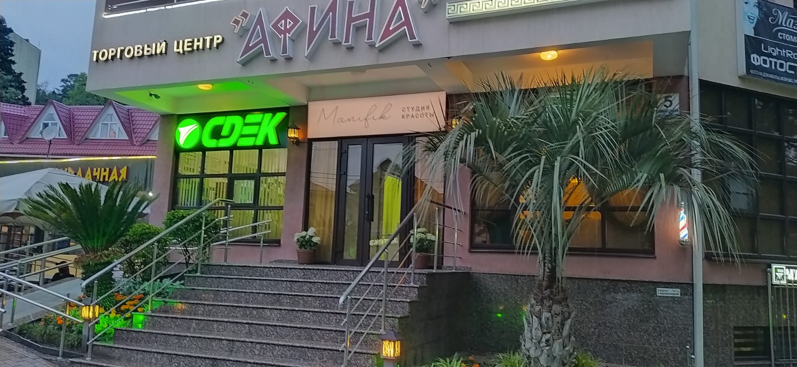 Главный вход в наш офис.