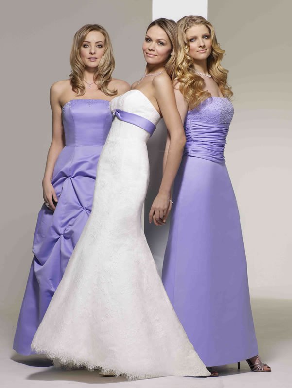 Бело фиолетовое платье