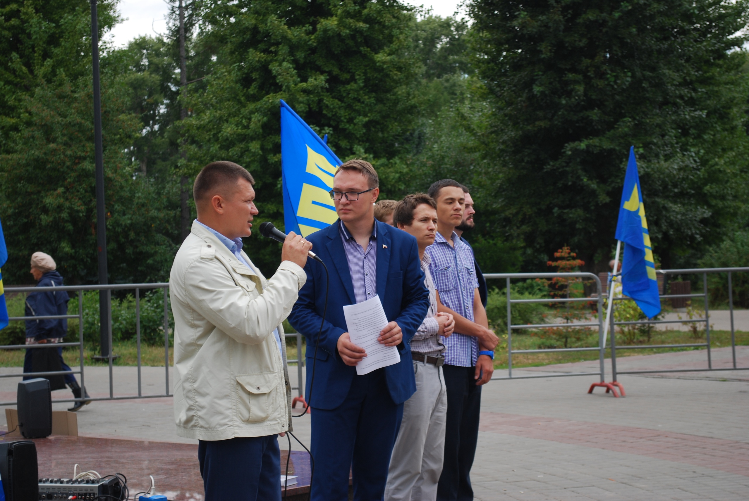 Лдпр казань. Лдпр казань. Лдпр казань. Флаг партии лдпр. Лдпр 1999.