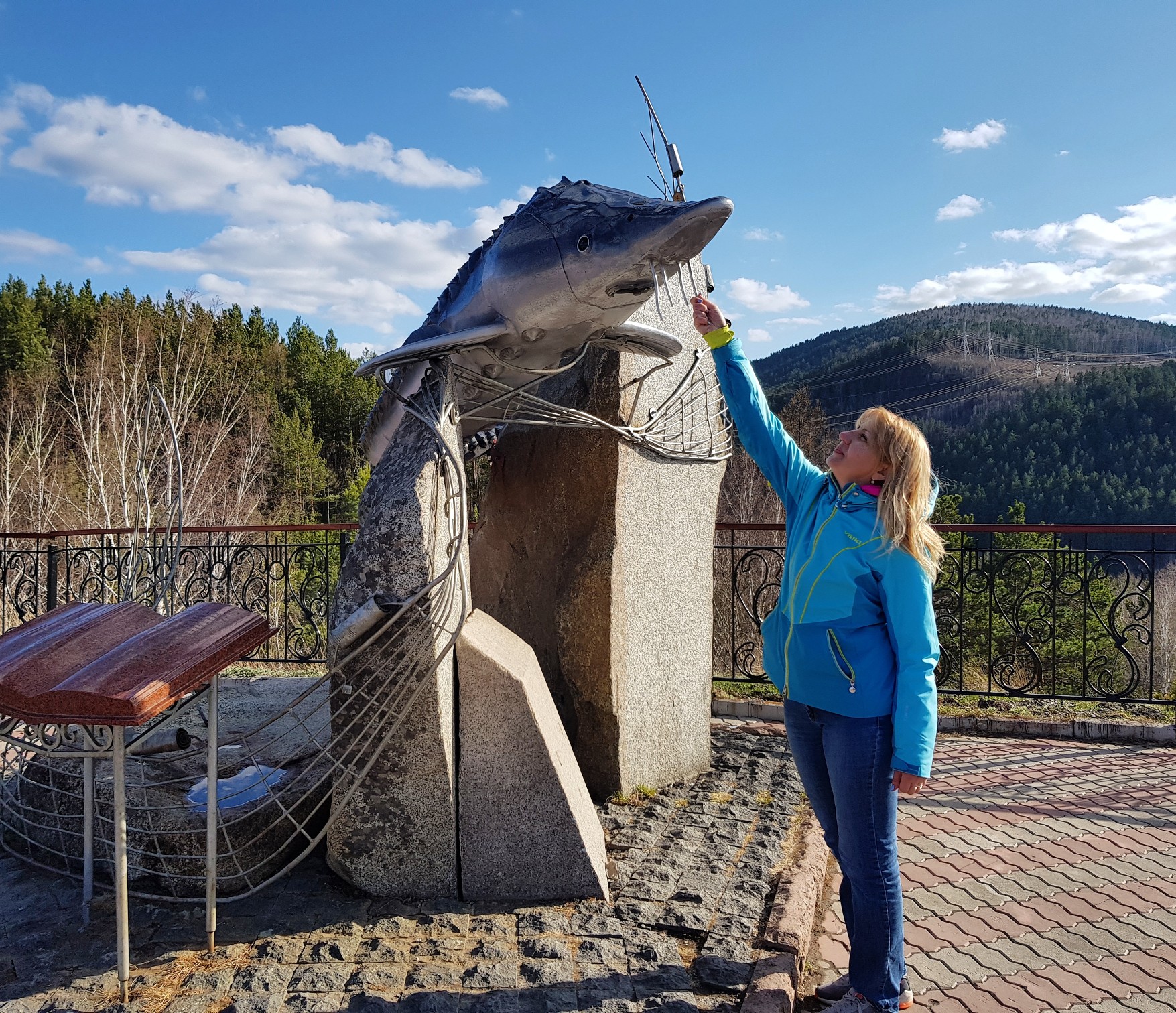 Царь рыба. Царская рыба Енисея. Рыба Феодосия. ООО рыба-царь.