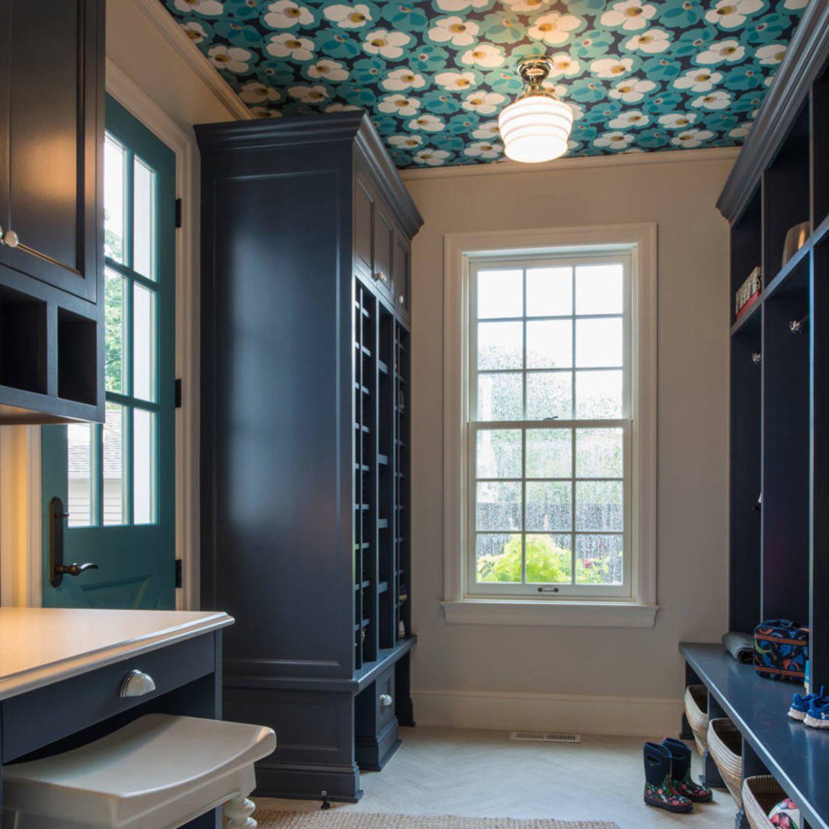 альтернатива натяжным потолкам более экологичный. пустой интерьер. альтернатива потолку. альтернатива натяжным потолкам в квартире. драпировка потолка тканью.